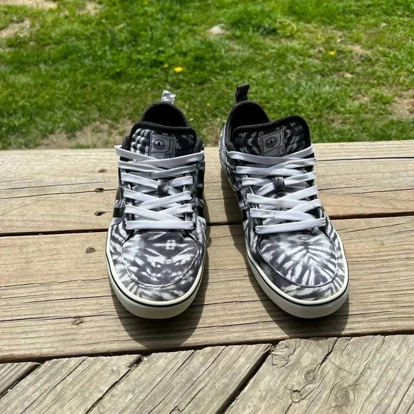 Men’s Adidas Sneakers - Picture 2 of 8